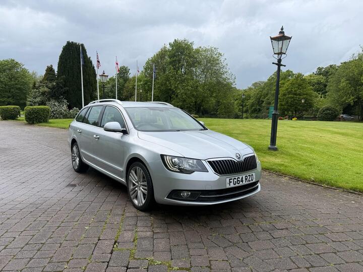 Skoda Superb 2.0 TDI Elegance 4WD Euro 5 (s/s) 5dr