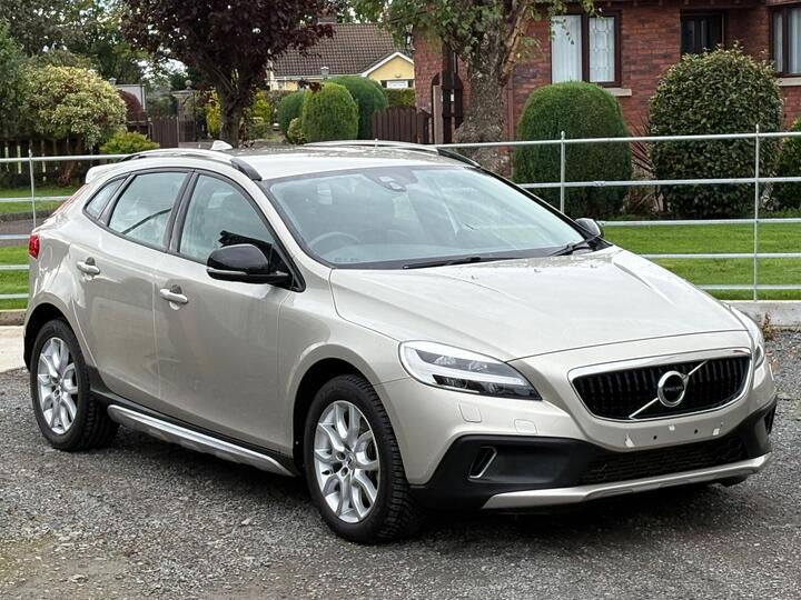 Volvo V40 Cross Country 2.0 T3 Pro Euro 6 (s/s) 5dr