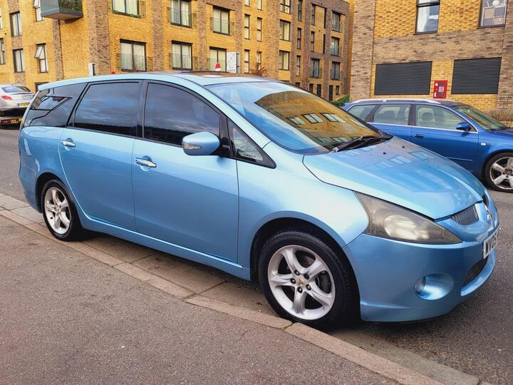 Mitsubishi Grandis 2.4 Elegance 5dr Mitsubishi Grandis 2.4 Elegance 5dr