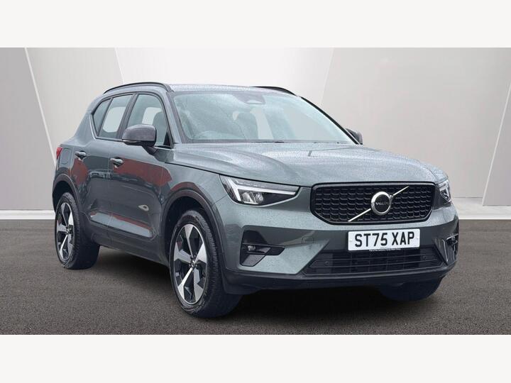 Volvo XC40 2.0 B4 MHEV Plus Dark DCT Auto Euro 6 (s/s) 5dr