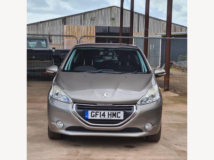 Peugeot 208 1.2 VTi Allure Euro 5 5dr