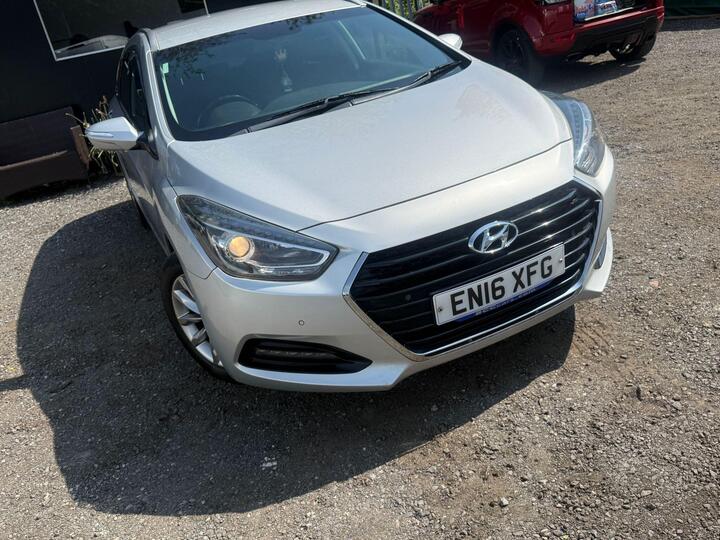 Hyundai I40 1.7 CRDi Blue Drive SE Nav Tourer Euro 6 (s/s) 5dr Hyundai I40 1.7 CRDi Blue Drive SE Nav Tourer Euro 6 (s/s) 5dr
