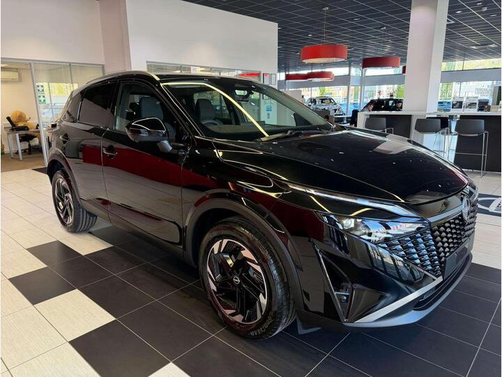 Nissan QASHQAI 1.3 Dig-T Mh N-Connecta 5Dr