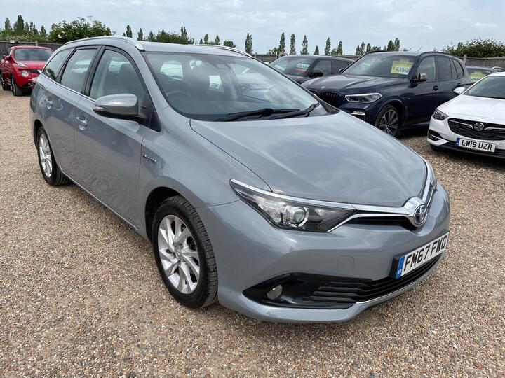 Toyota Auris 1.8 VVT-h Icon Tech Touring Sports CVT Euro 6 (s/s) 5dr Toyota Auris 1.8 VVT-h Icon Tech Touring Sports CVT Euro 6 (s/s) 5dr