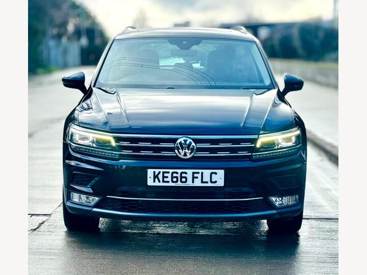 Volkswagen Tiguan 2.0 TDI BlueMotion Tech SEL DSG Euro 6 (s/s) 5dr Volkswagen Tiguan 2.0 TDI BlueMotion Tech SEL DSG Euro 6 (s/s) 5dr