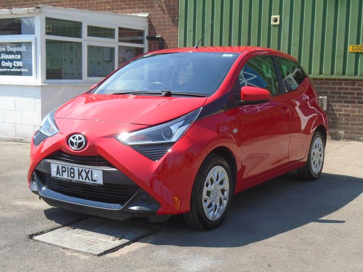 Toyota AYGO 1.0 VVT-i X-play X-shift Euro 6 5dr