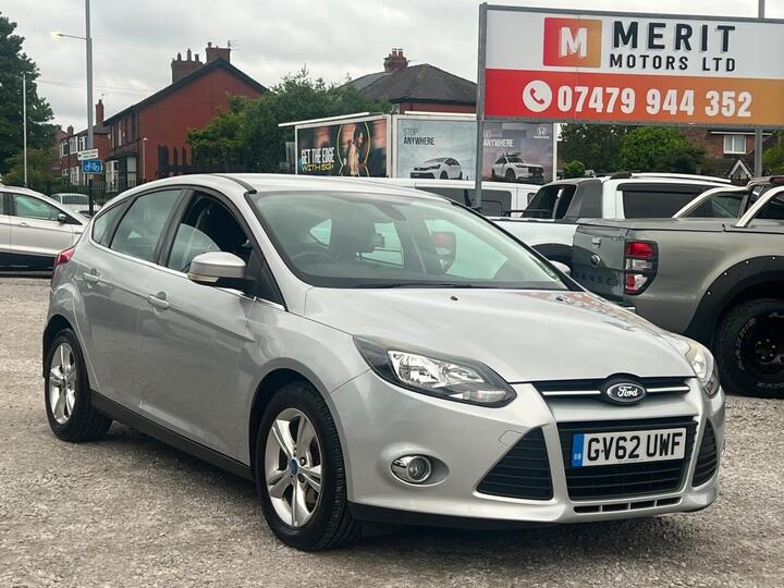 Ford Focus 1.0T EcoBoost Zetec Euro 5 (s/s) 5dr