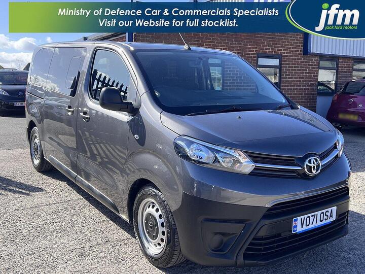 Toyota PROACE Verso 1.5D Medium MPV MWB Euro 6 (s/s) 6dr (9 Seat) Toyota PROACE Verso 1.5D Medium MPV MWB Euro 6 (s/s) 6dr (9 Seat)