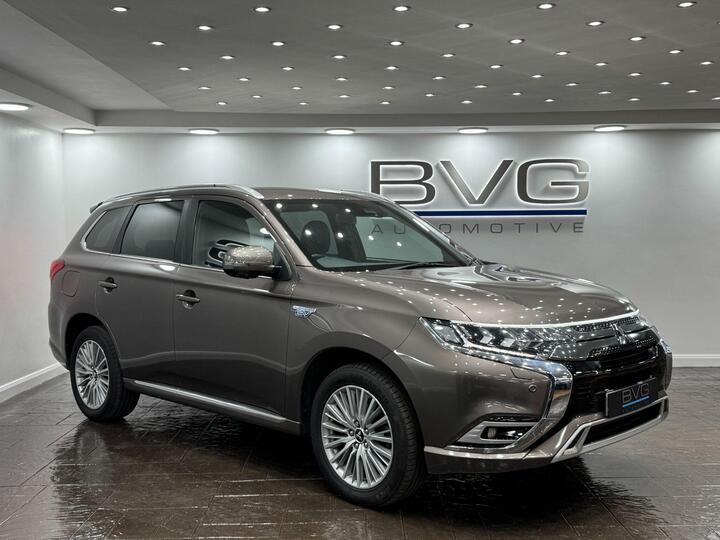 Mitsubishi Outlander 2.4h TwinMotor 13.8kWh 4hs CVT 4WD Euro 6 (s/s) 5dr Mitsubishi Outlander 2.4h TwinMotor 13.8kWh 4hs CVT 4WD Euro 6 (s/s) 5dr