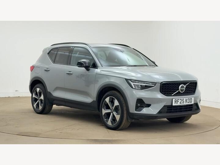 Volvo XC40 2.0 B3 MHEV Plus Dark DCT Auto Euro 6 (s/s) 5dr