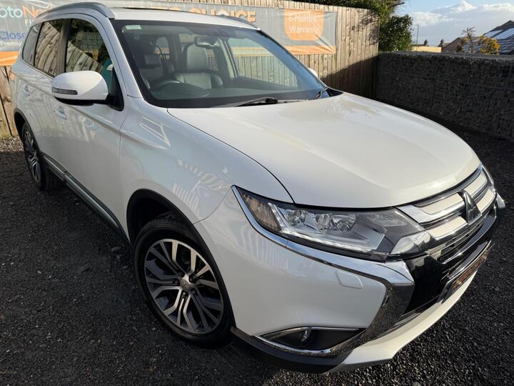 Mitsubishi Outlander 2.2 DI-D 4 4WD Euro 6 (s/s) 5dr Mitsubishi Outlander 2.2 DI-D 4 4WD Euro 6 (s/s) 5dr