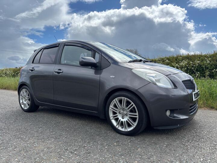 Toyota Yaris 1.3 VVT-i SR 5dr
