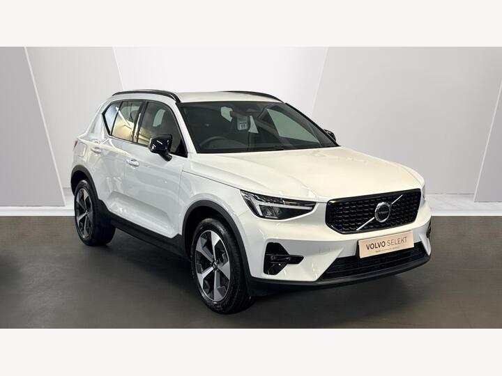 Volvo XC40 2.0 B3 MHEV Plus Dark DCT Auto Euro 6 (s/s) 5dr