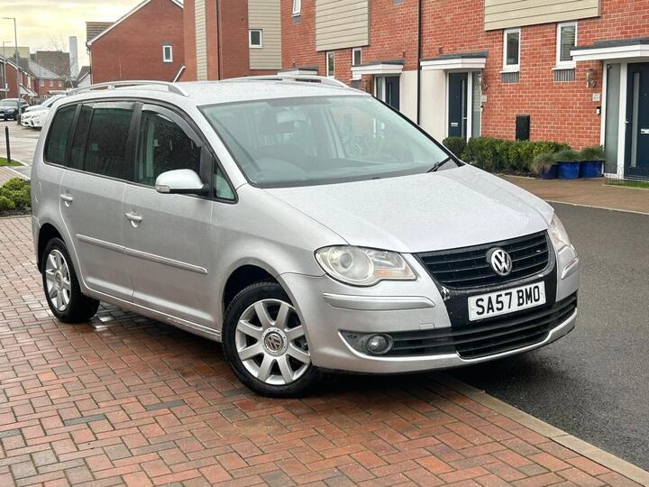 Volkswagen Touran 2.0 TDI Sport DSG 5dr (5 Seats) Volkswagen Touran 2.0 TDI Sport DSG 5dr (5 Seats)