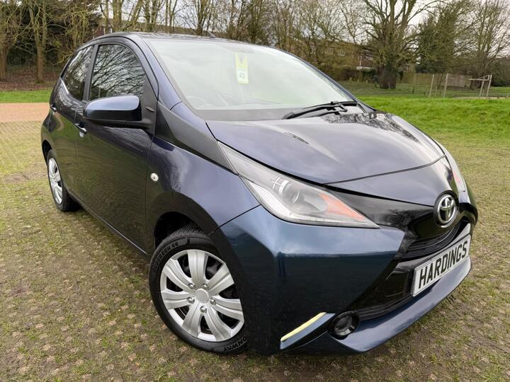 Toyota AYGO 1.0 VVT-i X-play Euro 5 5dr Euro 5 Toyota AYGO 1.0 VVT-i X-play Euro 5 5dr Euro 5