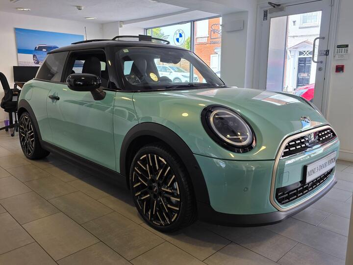 MINI Cooper 1.5C Exclusive Steptronic Euro 6 (s/s) 3dr