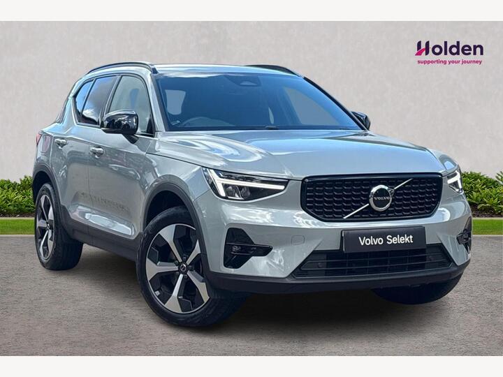 Volvo XC40 2.0 B3 MHEV Plus Dark DCT Auto Euro 6 (s/s) 5dr