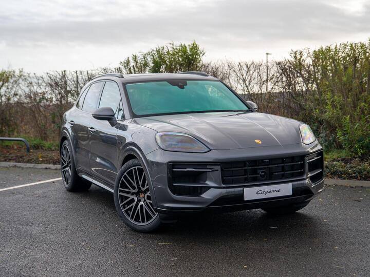 Porsche Cayenne 3.0 V6 E-Hybrid 25.9kWh S Black Edition TiptronicS 4WD Euro 6 (s/s) 5dr