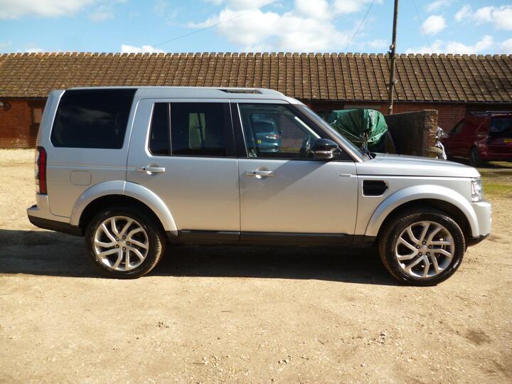 Land Rover Discovery 4 3.0 SD V6 Landmark Auto 4WD Euro 6 (s/s) 5dr Land Rover Discovery 4 3.0 SD V6 Landmark Auto 4WD Euro 6 (s/s) 5dr