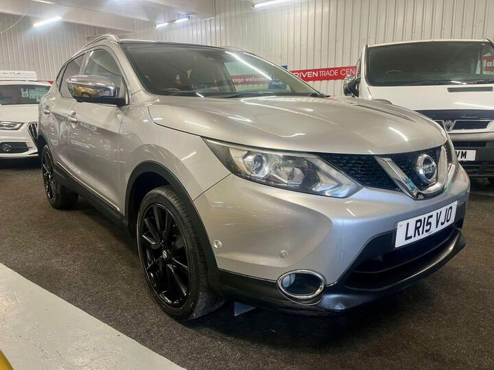 Nissan QASHQAI 1.2 DIG-T Tekna 2WD Euro 5 (s/s) 5dr Nissan QASHQAI 1.2 DIG-T Tekna 2WD Euro 5 (s/s) 5dr