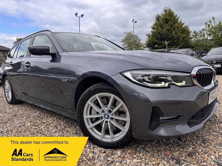 BMW 3 Series 2.0 330e 12kWh SE Pro Touring Auto Euro 6 (s/s) 5dr BMW 3 Series 2.0 330e 12kWh SE Pro Touring Auto Euro 6 (s/s) 5dr