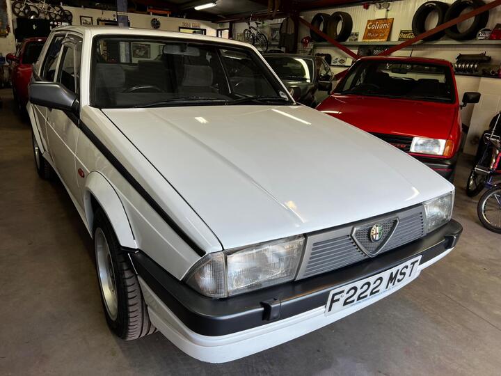 Alfa Romeo 75 2.0 T.Spark Veloce 4dr Alfa Romeo 75 2.0 T.Spark Veloce 4dr