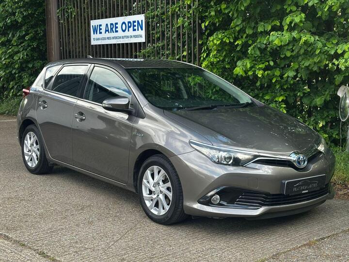 Toyota AURIS 1.8 VVT-h Icon Tech CVT Euro 6 (s/s) 5dr