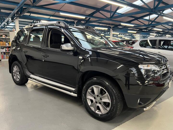 Dacia Duster 1.5 DCi Laureate 4WD Euro 5 5dr Dacia Duster 1.5 DCi Laureate 4WD Euro 5 5dr