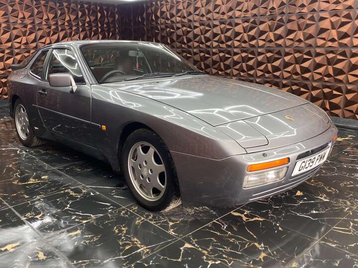 Porsche 944 S2