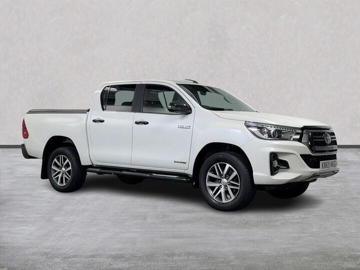 Toyota HILUX 2.4 D-4D Invincible X Auto 4WD Euro 6 (s/s) 4dr (TSS)