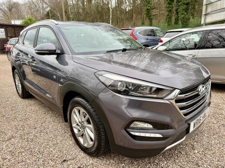 Hyundai TUCSON 1.7 CRDi Blue Drive Premium Euro 6 (s/s) 5dr Hyundai TUCSON 1.7 CRDi Blue Drive Premium Euro 6 (s/s) 5dr