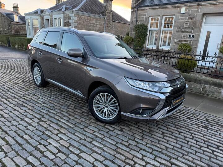 Mitsubishi OUTLANDER 2.4h TwinMotor 13.8kWh Design CVT 4WD Euro 6 (s/s) 5dr
