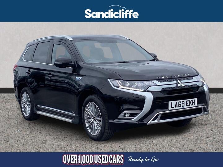 Mitsubishi OUTLANDER 2.4h TwinMotor 13.8kWh 4h CVT 4WD Euro 6 (s/s) 5dr Mitsubishi OUTLANDER 2.4h TwinMotor 13.8kWh 4h CVT 4WD Euro 6 (s/s) 5dr