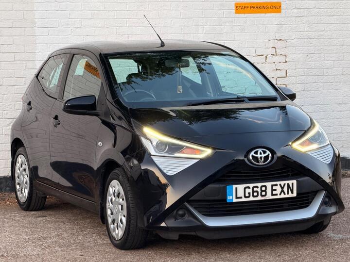 Toyota AYGO 1.0 VVT-i X-play X-shift Euro 6 5dr
