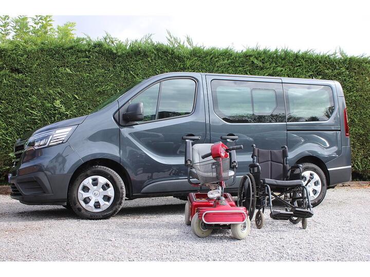 Renault Trafic 2.0 DCi SL28 Advance L1 H1 Euro 6 (s/s) 5dr (9 Seat)