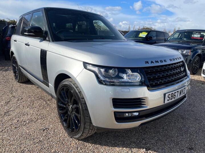 Land Rover Range Rover 3.0 TD V6 Vogue Auto 4WD Euro 6 (s/s) 5dr Land Rover Range Rover 3.0 TD V6 Vogue Auto 4WD Euro 6 (s/s) 5dr