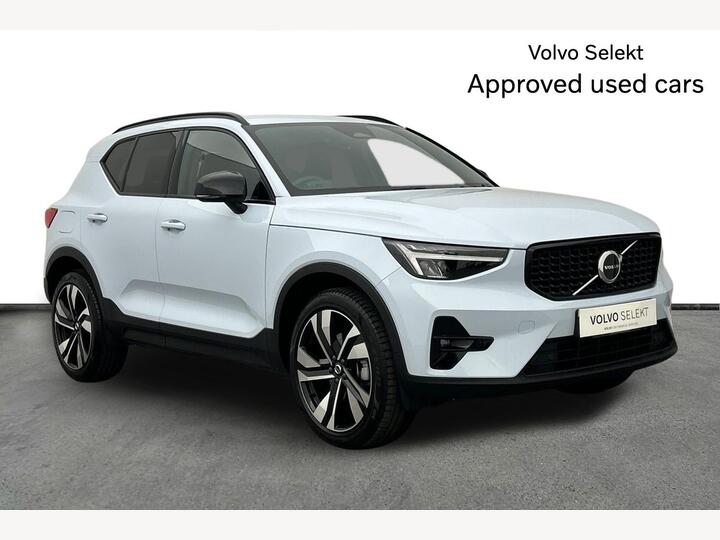Volvo XC40 2.0 B4 MHEV Plus Dark DCT Auto Euro 6 (s/s) 5dr