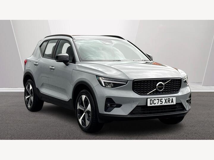 Volvo XC40 2.0 B4 MHEV Plus Dark DCT Auto Euro 6 (s/s) 5dr