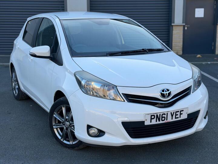 Toyota Yaris 1.33 Dual VVT-i SR Euro 5 (s/s) 5dr Toyota Yaris 1.33 Dual VVT-i SR Euro 5 (s/s) 5dr