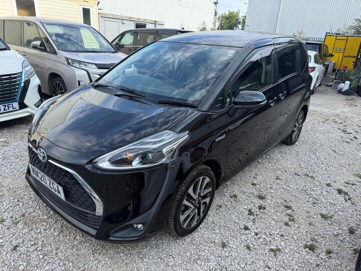 Toyota Sienta 1.5 Hybrid 7 Leather Heated Seat Uber XL