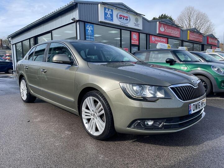 Skoda Superb 2.0 TDI Elegance 4WD Euro 5 (s/s) 5dr