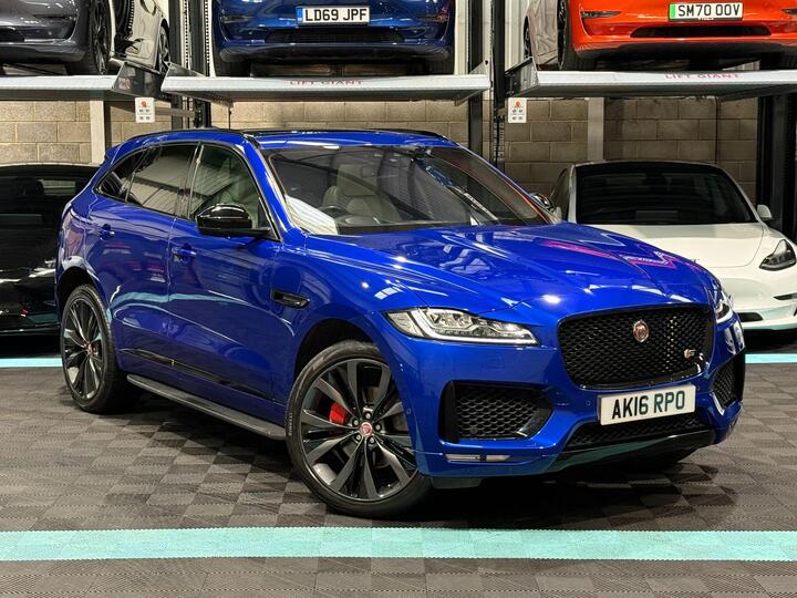 Jaguar F-PACE 3.0 D300 V6 First Edition Auto AWD Euro 6 (s/s) 5dr