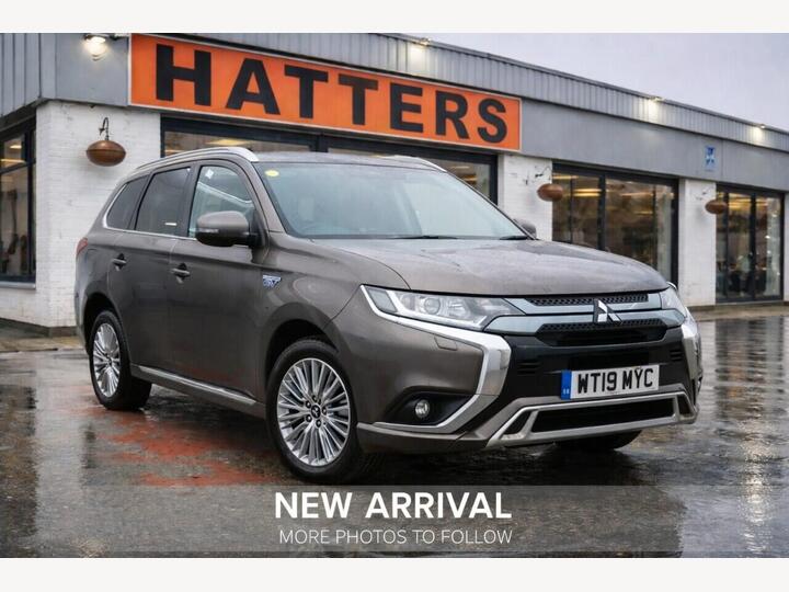 Mitsubishi OUTLANDER 2.4h TwinMotor 13.8kWh Juro CVT 4WD Euro 6 (s/s) 5dr Mitsubishi OUTLANDER 2.4h TwinMotor 13.8kWh Juro CVT 4WD Euro 6 (s/s) 5dr