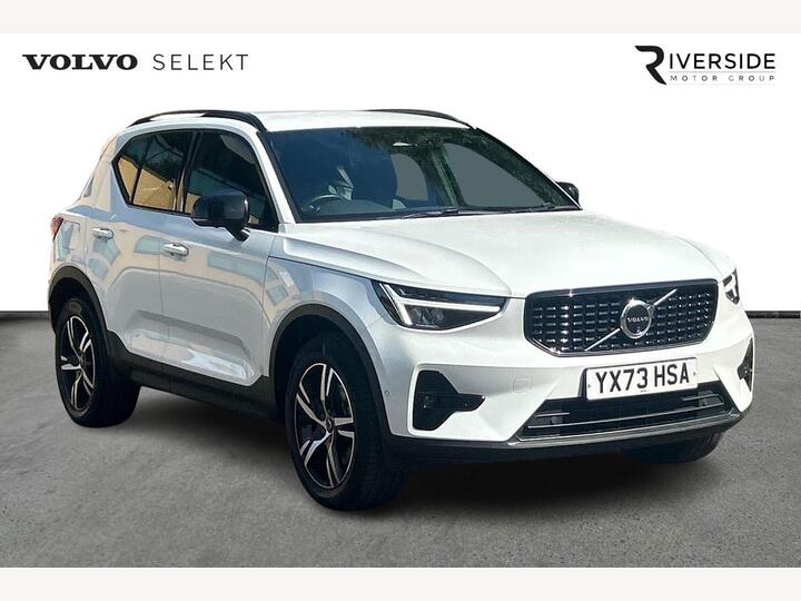 Volvo XC40 2.0 B3 MHEV Plus Dark DCT Auto Euro 6 (s/s) 5dr