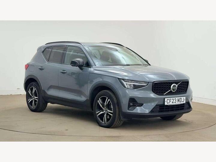 Volvo XC40 2.0 B3 MHEV Plus Dark DCT Auto Euro 6 (s/s) 5dr