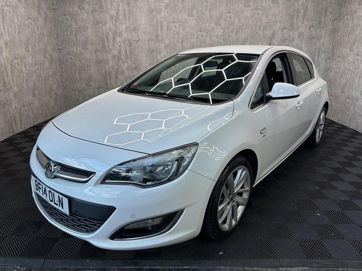 Vauxhall Astra 1.6 16v SRi Euro 5 5dr Vauxhall Astra 1.6 16v SRi Euro 5 5dr