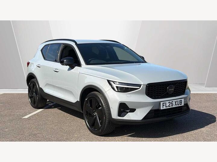 Volvo XC40 2.0 B4 MHEV Plus Pro Black Edition DCT Auto Euro 6 (s/s) 5dr