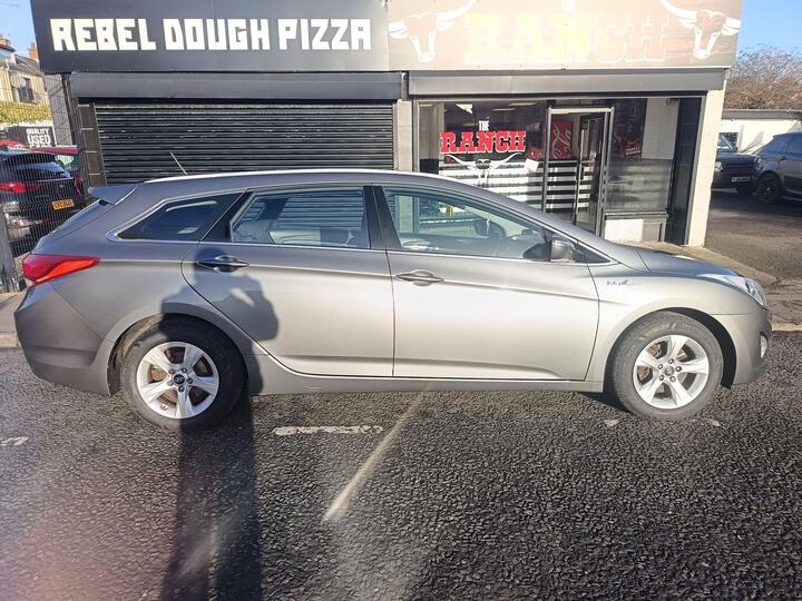 Hyundai I40 1.7 CRDi Blue Drive Active Euro 5 (s/s) 5dr Hyundai I40 1.7 CRDi Blue Drive Active Euro 5 (s/s) 5dr