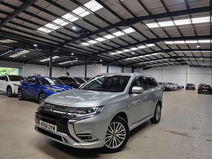 Mitsubishi Outlander 2.4h TwinMotor 13.8kWh 5h CVT 4WD Euro 6 (s/s) 5dr