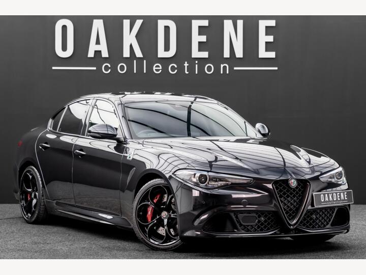 Alfa Romeo Giulia 2.9 V6 Bi-Turbo Quadrifoglio Auto Euro 6 (s/s) 4dr Alfa Romeo Giulia 2.9 V6 Bi-Turbo Quadrifoglio Auto Euro 6 (s/s) 4dr